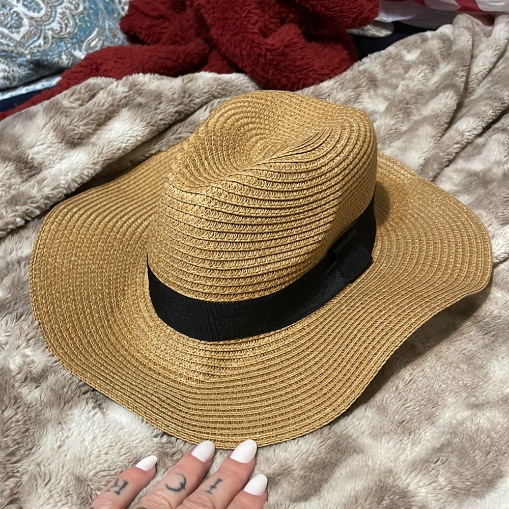 FALL / WINTER HAT - Picture 11 of 11